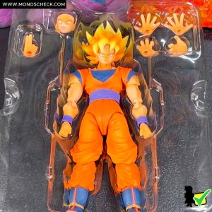 S.H.Figuarts Super Saiyan Son Goku Special Color Edition US Exclusive SDCC 2011 - Image 9